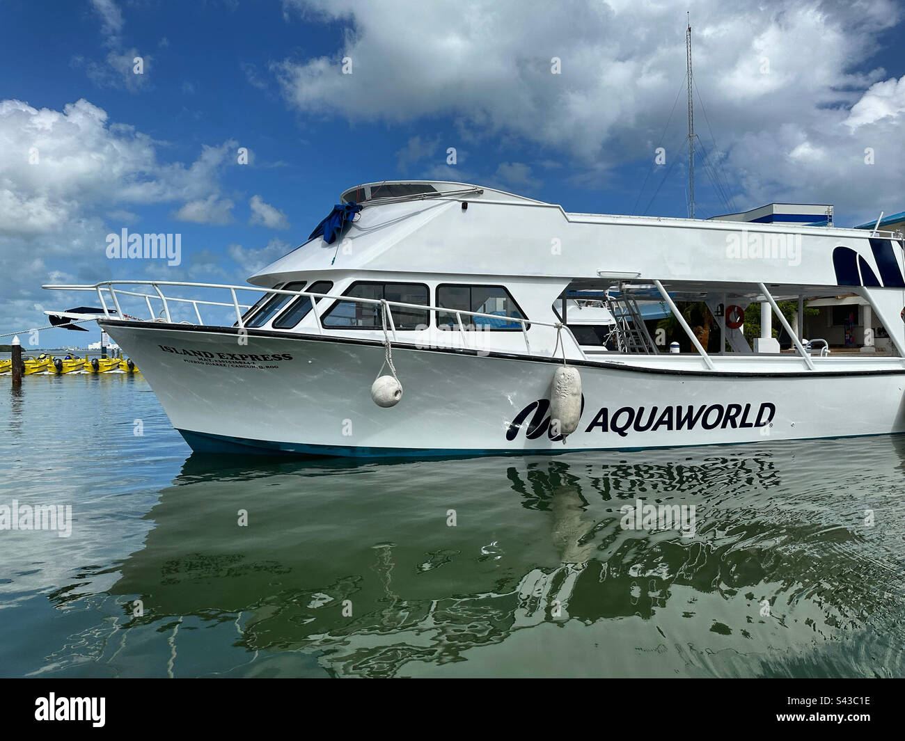 Gennaio, 2023, Barca, Aquaworld, Laguna di Nichupte, Cancun, Quintana Roo, Messico Foto Stock