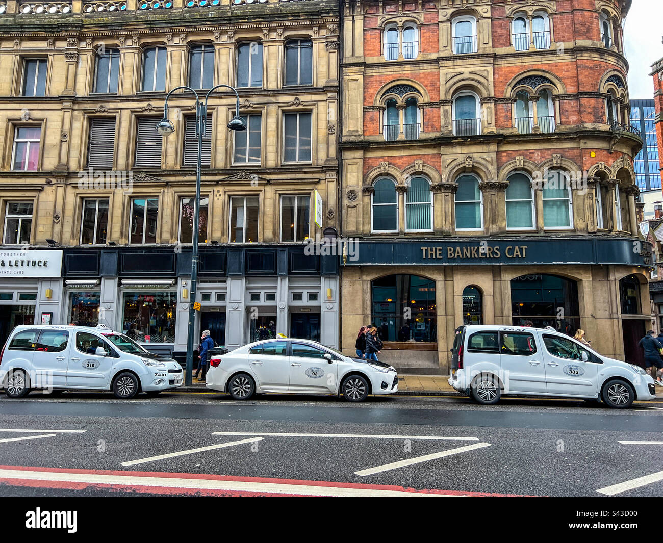 Taxi Rank su Boar Lane nel centro di Leeds Foto Stock