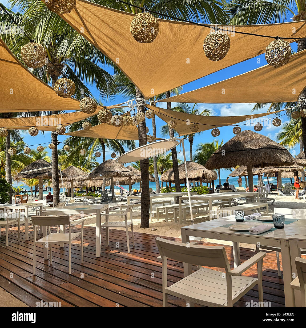 Un ristorante sulla spiaggia presso l'Intercontinental Presidente Cancun Resort, Hotel zone, Cancun, Quintana Roo, Messico Foto Stock