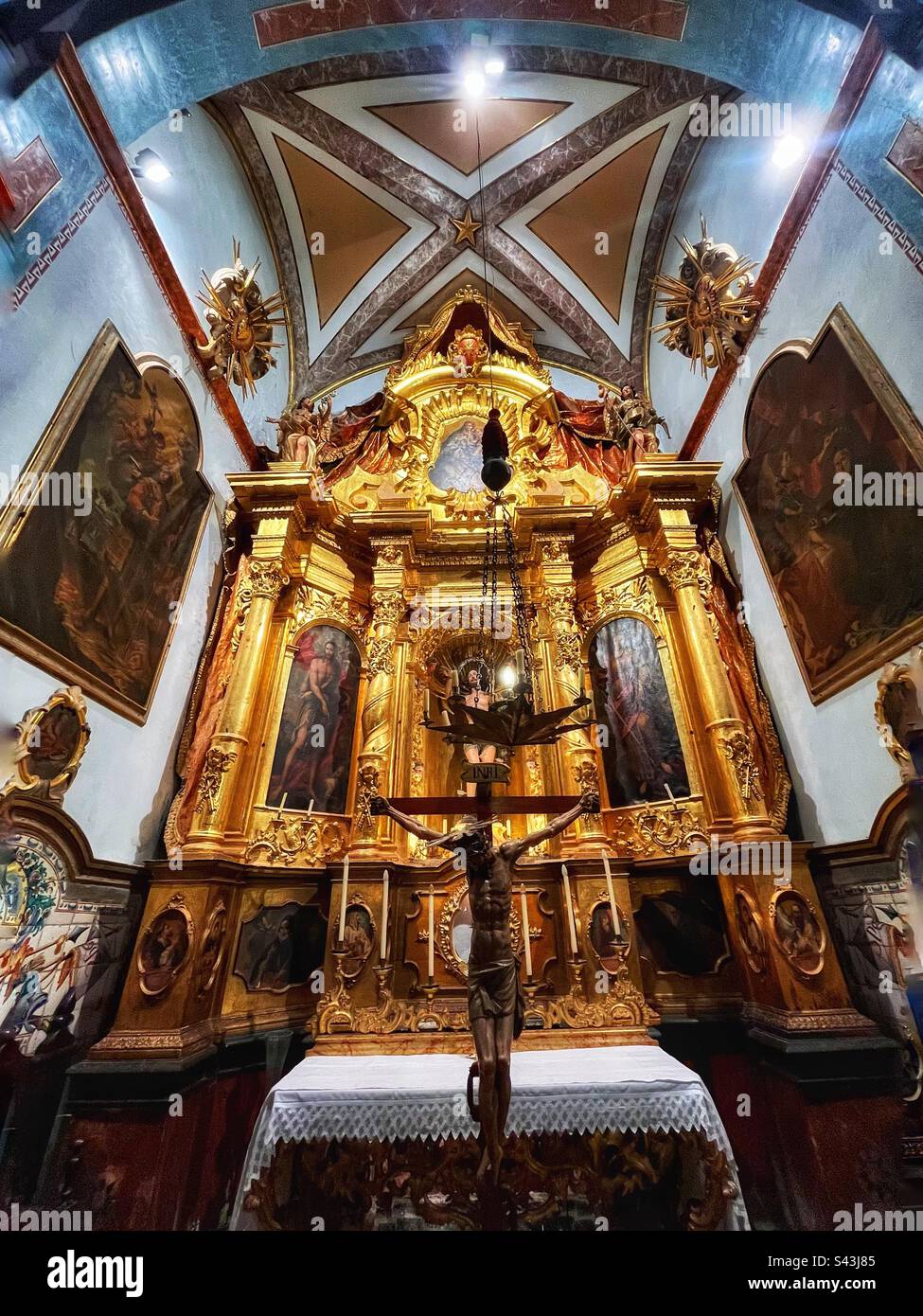 Església de Sant Bartomeu, Soller, una cappella dedicata a San Sebastiano. Architettura ecclesiastica maiorchina in una chiesa cattolica romana. - Immagine stock catturata con smartphone