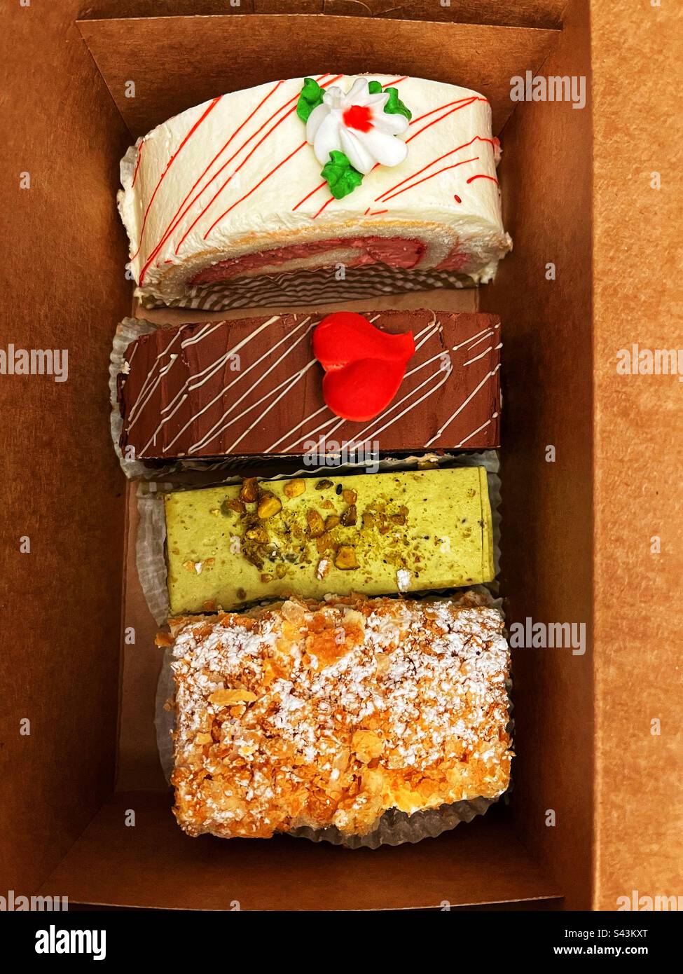 Una scatola di torte - Immagine stock catturata con smartphone