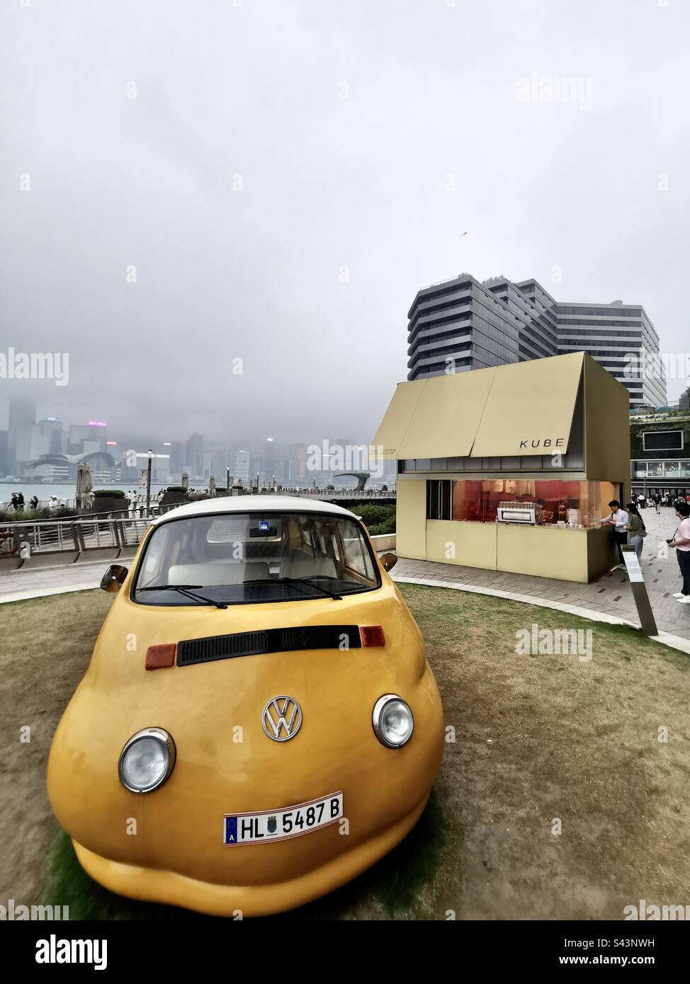 Il KUBE al K11 MUSEA, lungomare, TST, Kowloon, Hong Kong. - Immagine stock catturata con smartphone