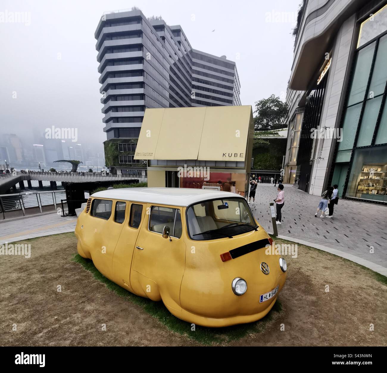 Il KUBE al K11 MUSEA, lungomare, TST, Kowloon, Hong Kong. - Immagine stock catturata con smartphone