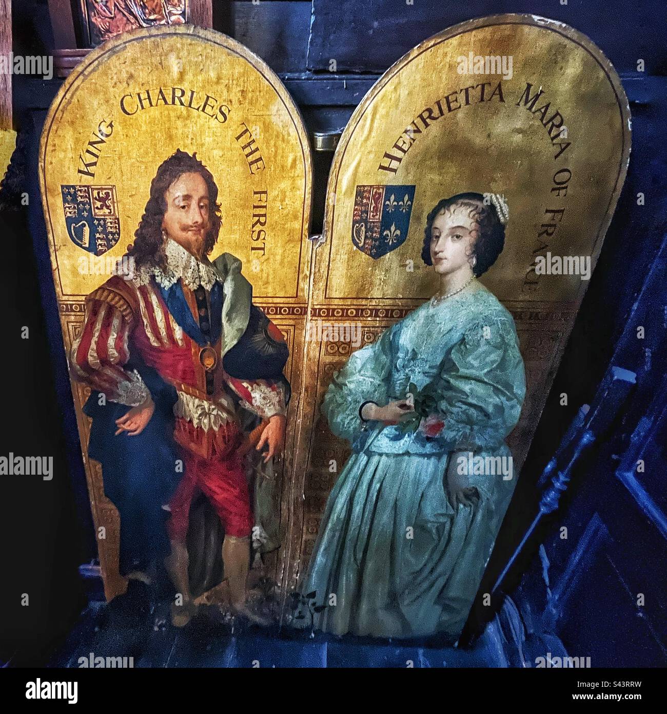 Re Carlo i & Henrietta Maria di Francia - il re e la regina consorte visto su un pannello nella chiesa di St Mary le Strand a Londra. Doppio ritratto. Foto Stock