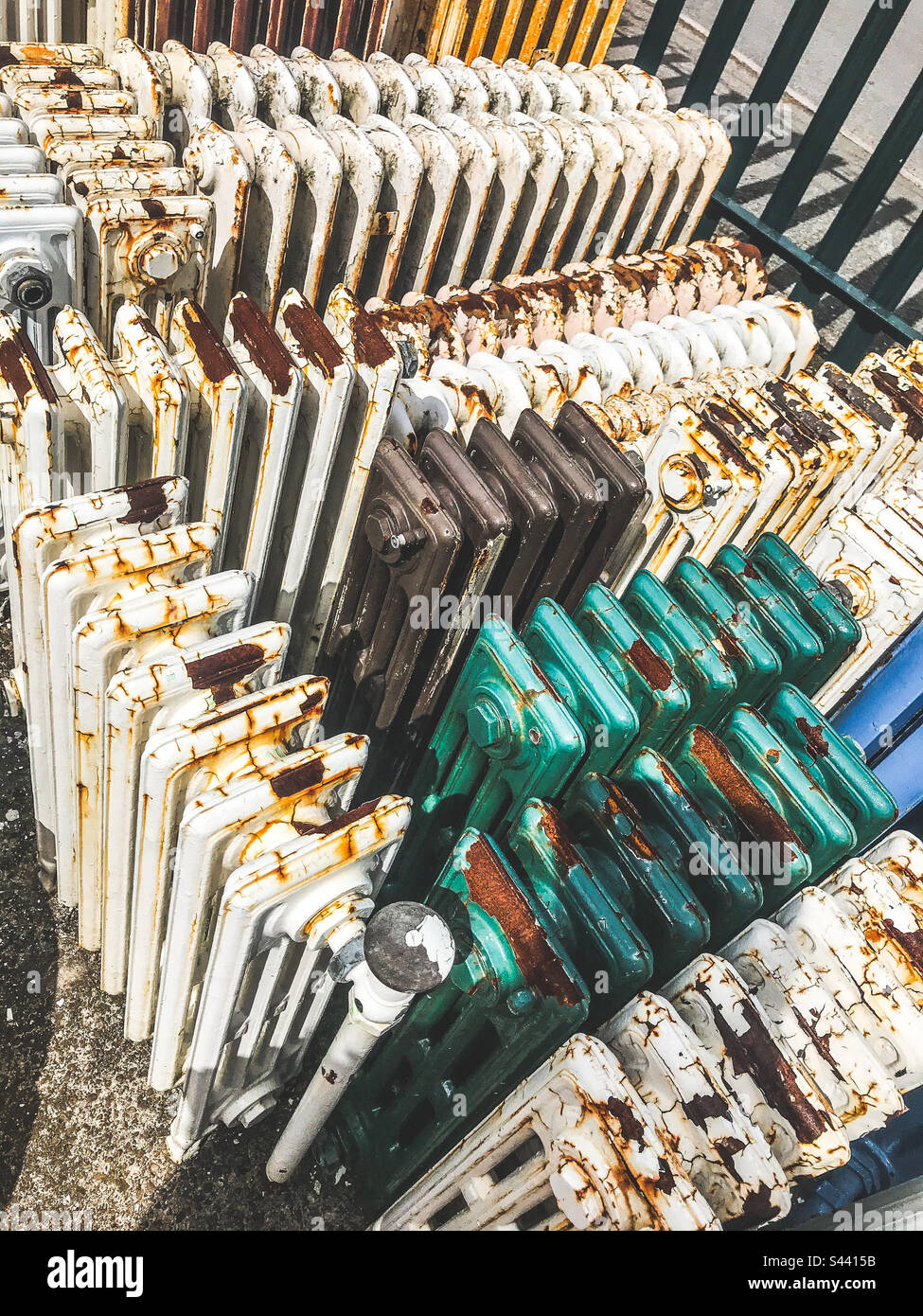Recupero del negozio di spazzatura - Immagine stock catturata con smartphone