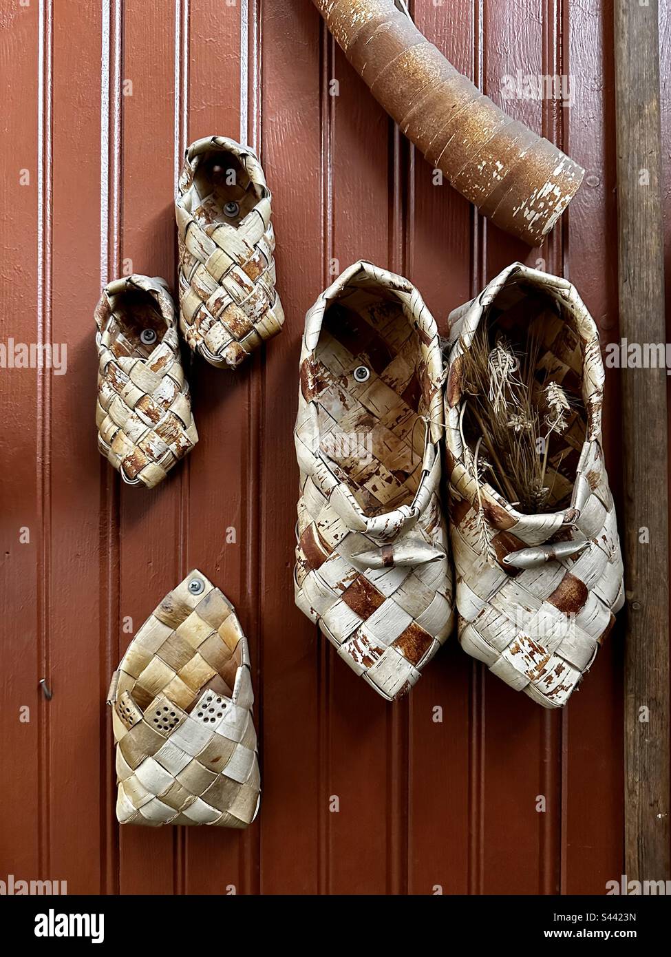 Artigianato fatto di corteccia di betulla Foto Stock