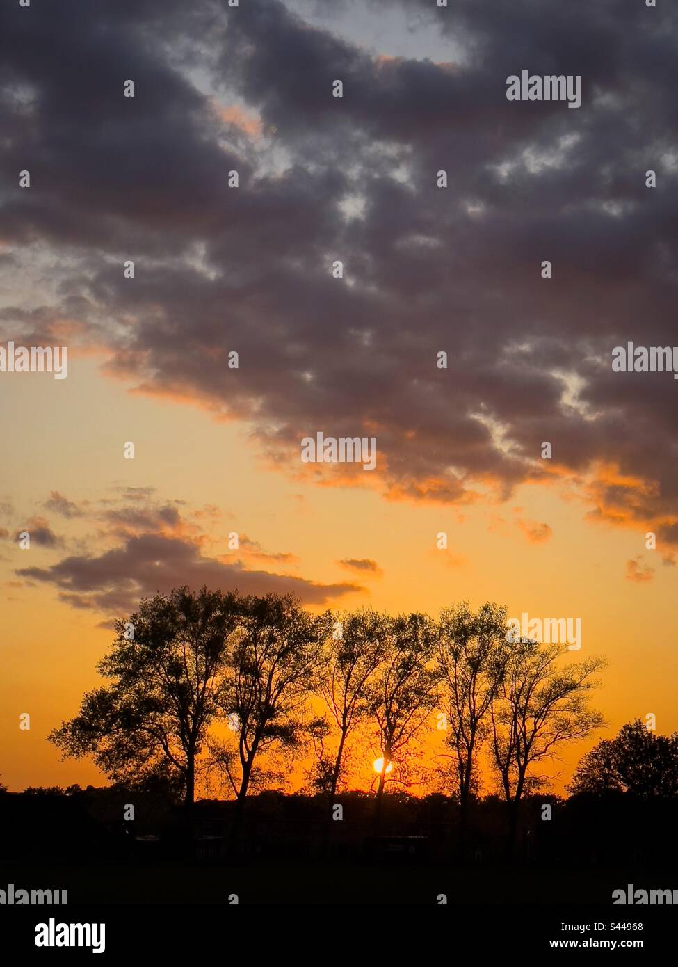 Tramonto nell'Oxfordshire. - Immagine stock catturata con smartphone