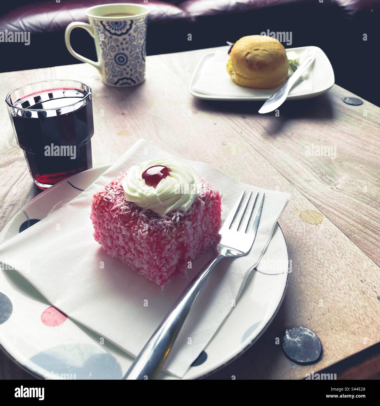 Caffè e torta - Immagine stock catturata con smartphone