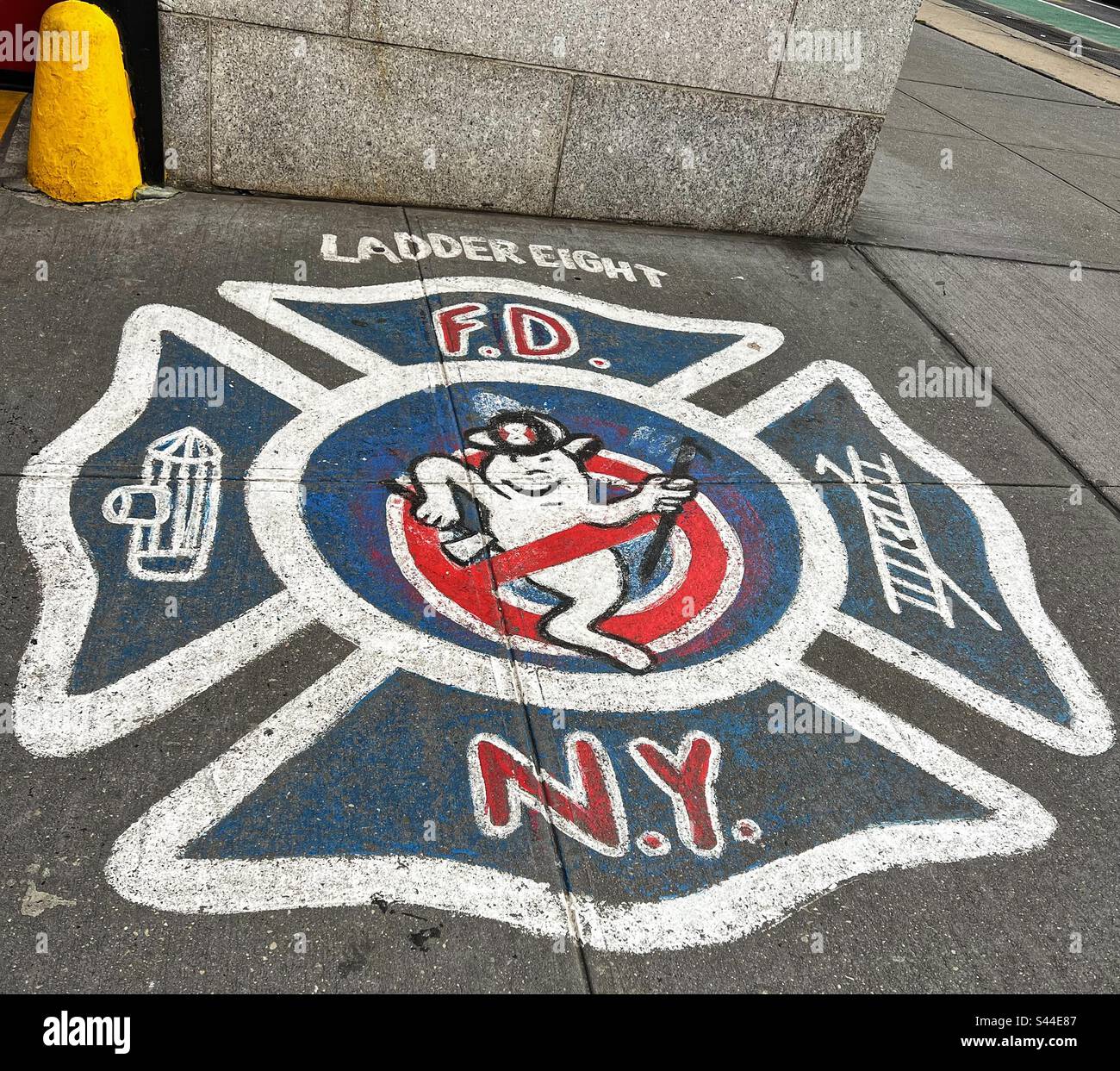 Logo Ladder Eight Ghostbusters a New York - Immagine stock catturata con smartphone