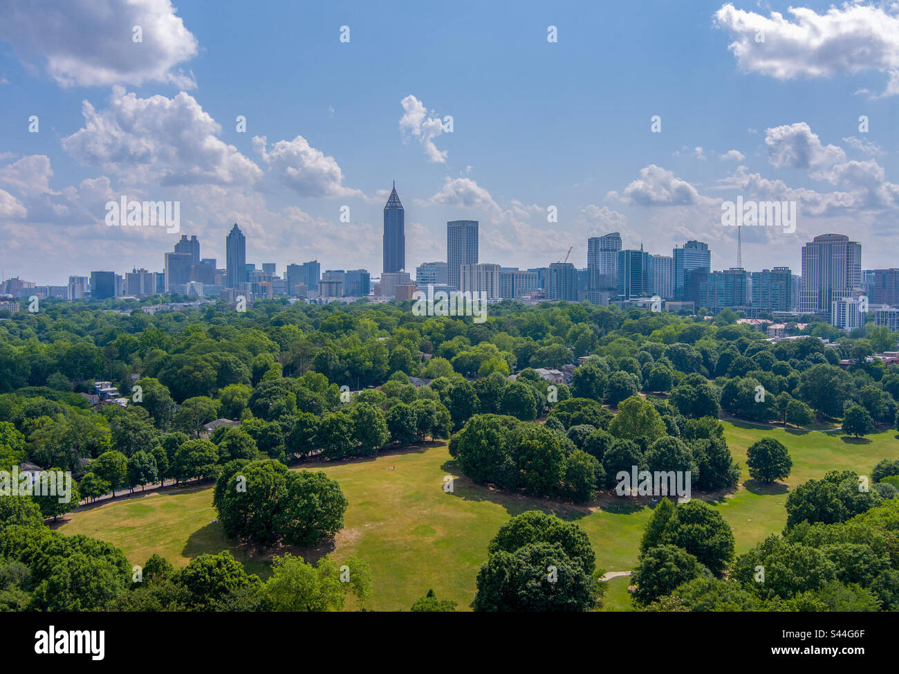 Lo skyline di Atlanta dal Piedmont Park Foto Stock
