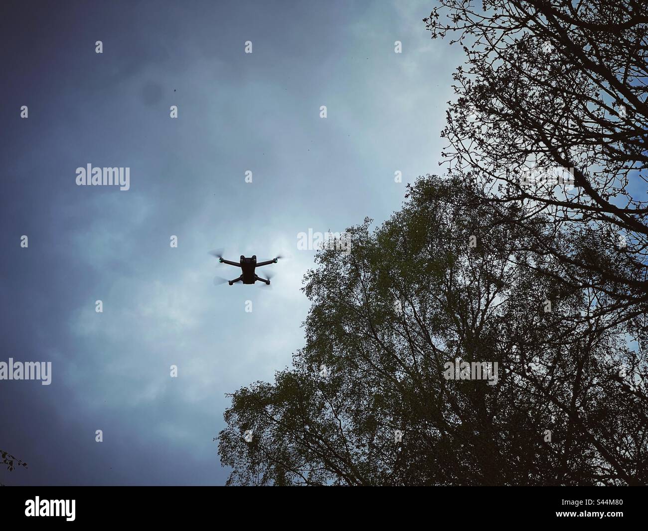 Drone in cielo - Immagine stock catturata con smartphone