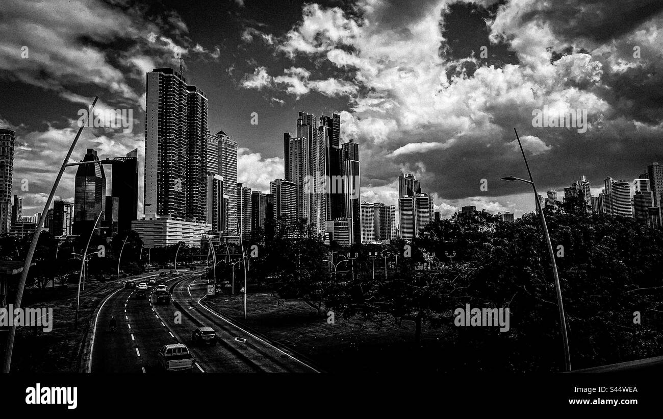 Panama City Skyline proprio accanto all'oceano Foto Stock