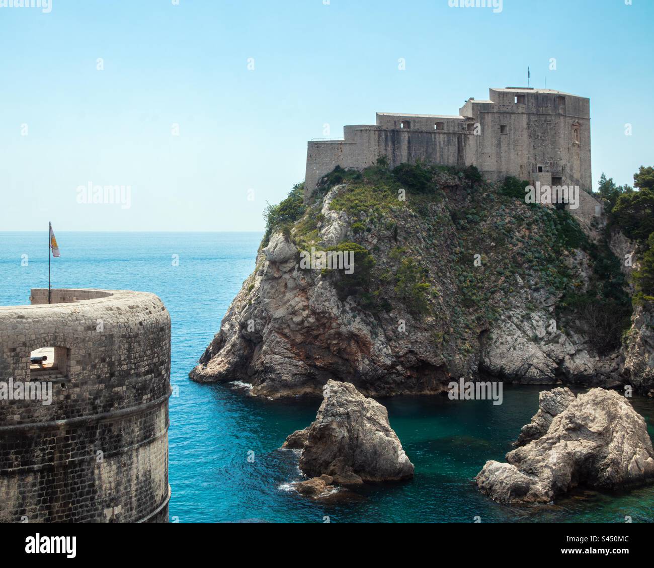 Forte Bokor e Forte Lovrijenac a Dubrovnik, Croazia. Re's Landing & The Red Keep nel Trono di Spade. - Immagine stock catturata con smartphone