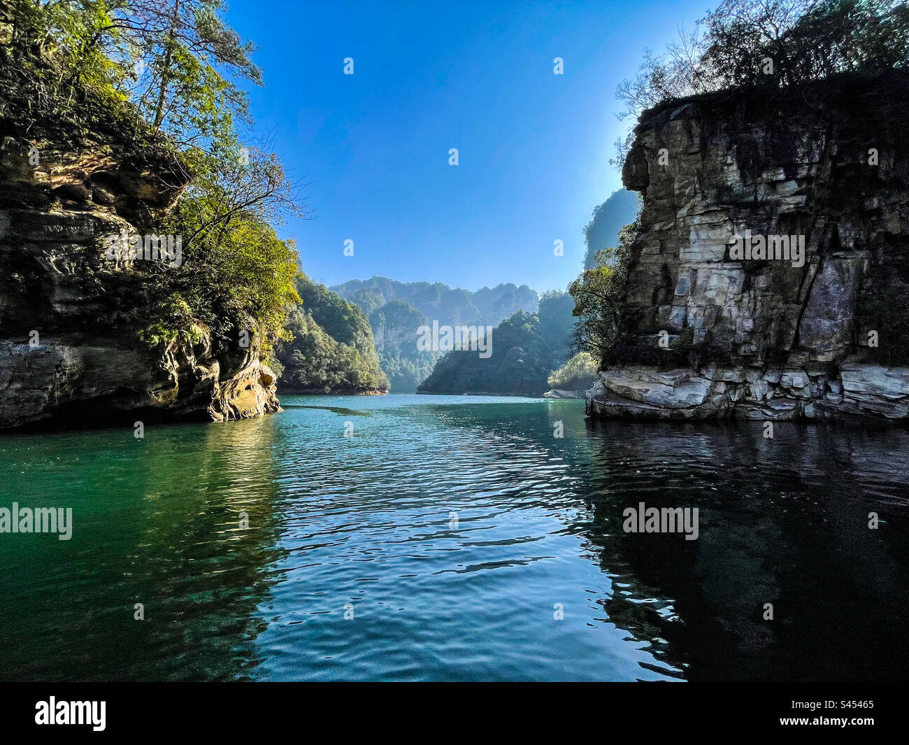Tra le scogliere - Immagine stock catturata con smartphone