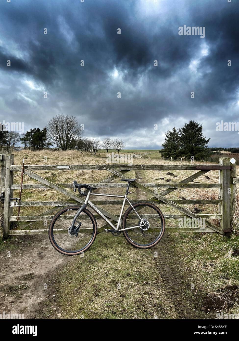 Gravel Bike a un cancello. North Yorks Moors Foto Stock