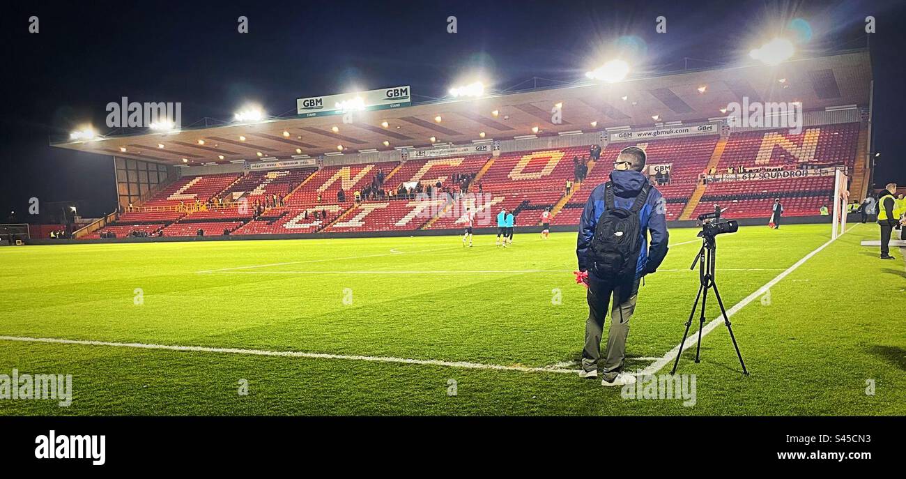 Lincoln City contro Barnsley - 18.4.23 - il Lincolnshire CO-OP Stand dopo il fischio finale mentre i tifosi arrivano fuori dallo stadio LNER. Foto Stock