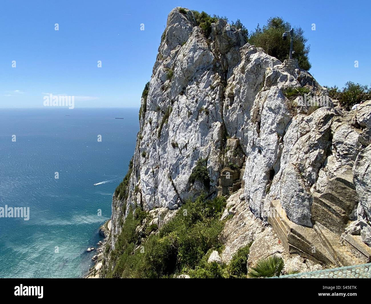 Il punto più alto della Rocca di Gibilterra con una vista panoramica del Mar Mediterraneo Foto Stock