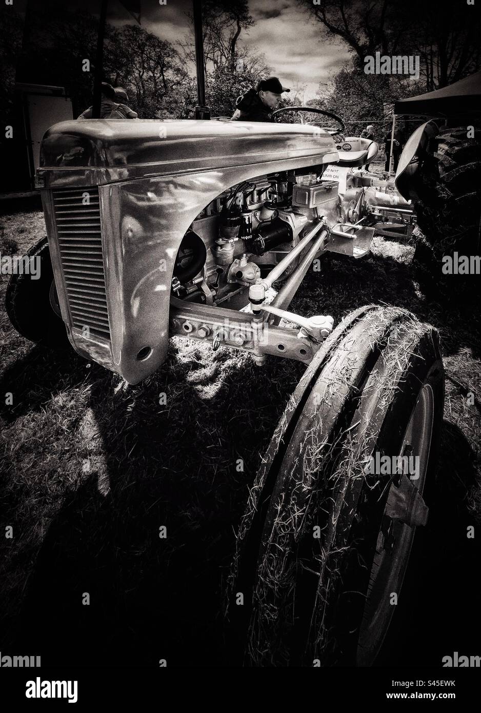 Vecchio trattore al singleton vintage car show 2023, Swansea South wales, Regno Unito . Bianco e nero. Foto Stock