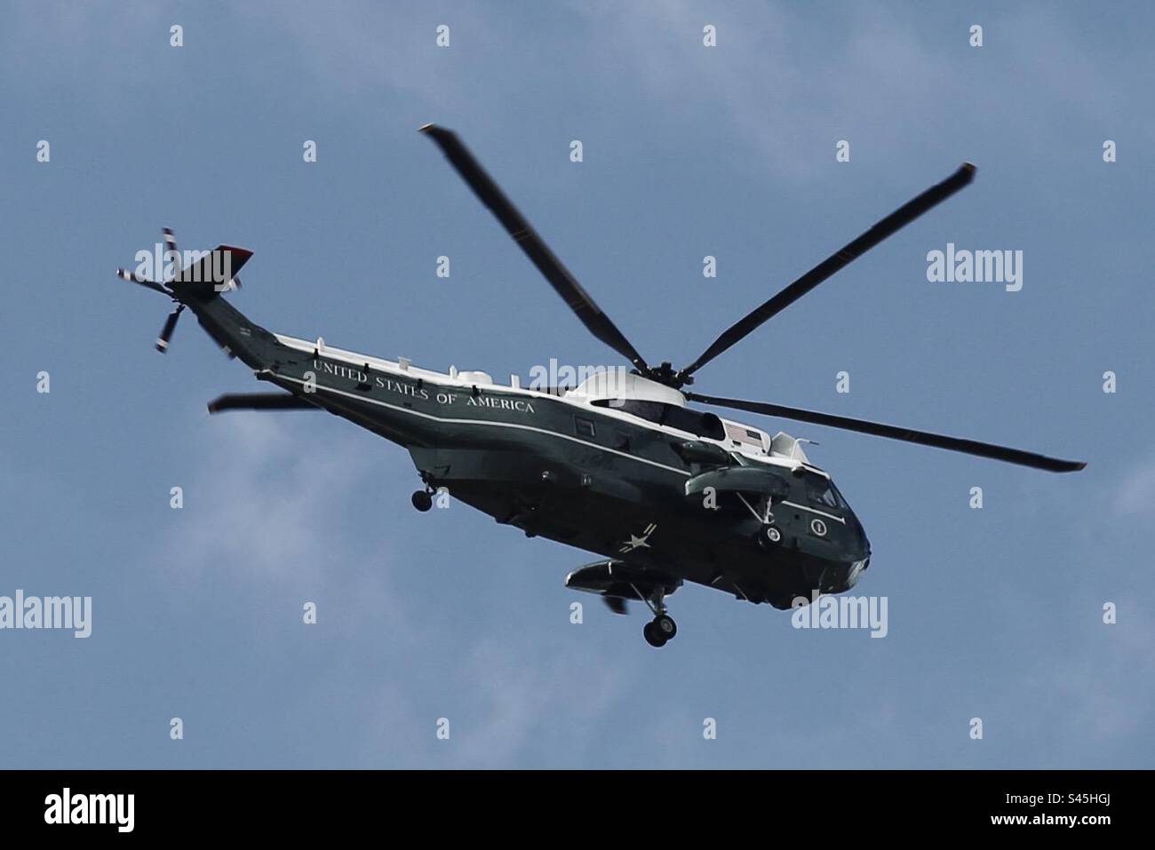 Marine One con il presidente degli Stati Uniti Joe Biden su Londra Foto Stock