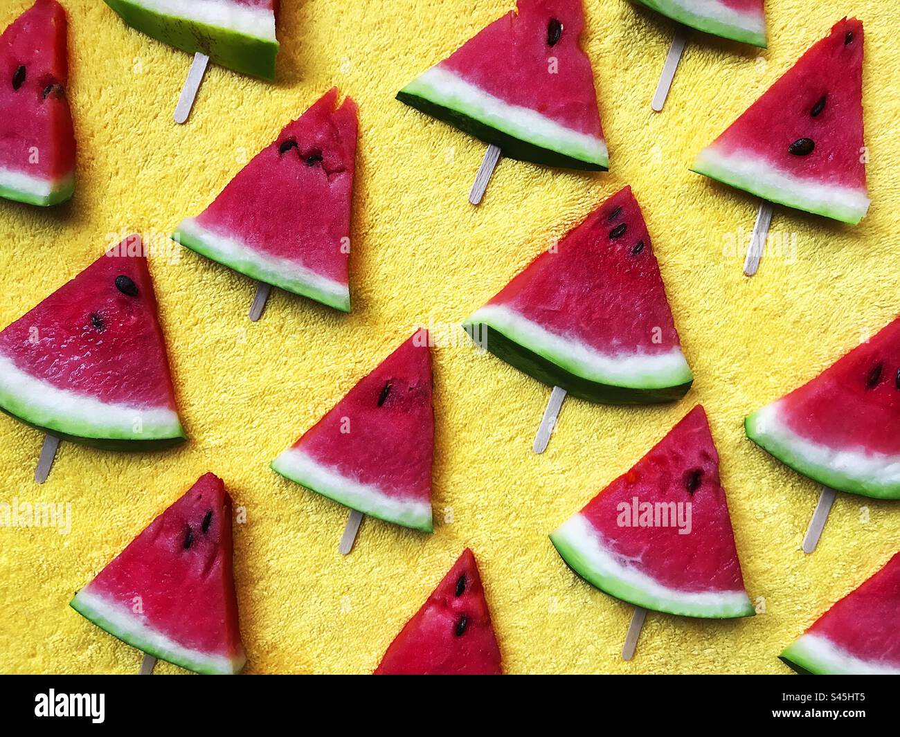 Triangoli di cocomero organico rosso maturo Foto Stock