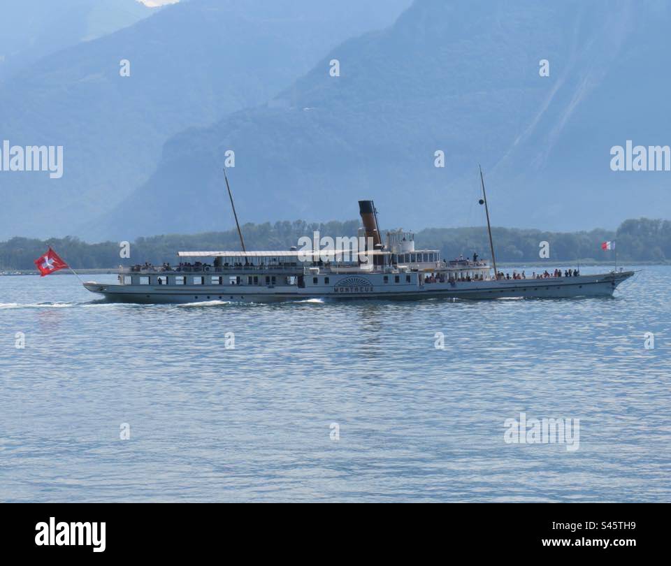 Nave sul lago di Ginevra! Svizzera! - Immagine stock catturata con smartphone