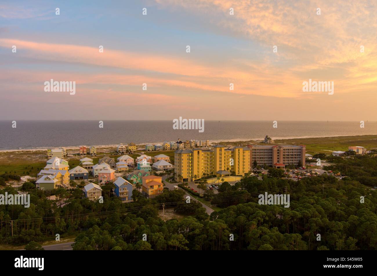 La spiaggia al tramonto a Gulf Shores, Alabama - Immagine stock catturata con smartphone