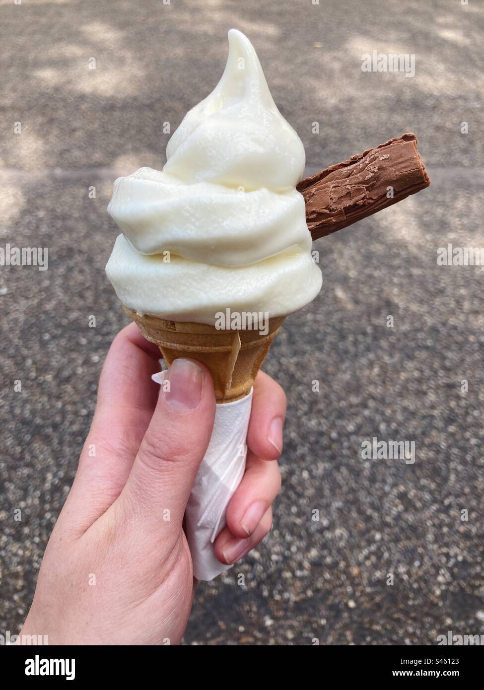 Un gelato a frusta del 99 con un fiocco Foto Stock