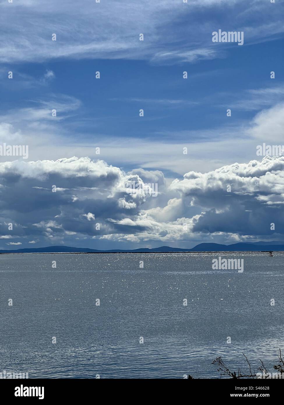 Mare di diamanti e nuvole spettacolari. Foto Stock