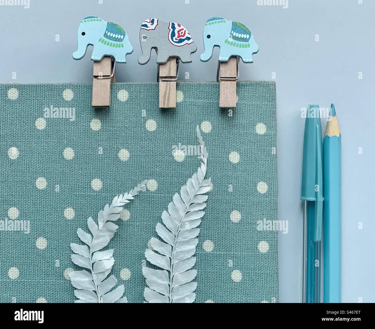 Display fisso blu pastello - Immagine stock catturata con smartphone