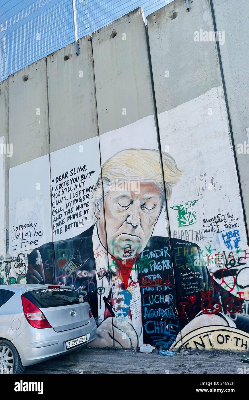 Donald trump murale sulla barriera di sicurezza israeliana a Betlemme, Palestina. Foto Stock