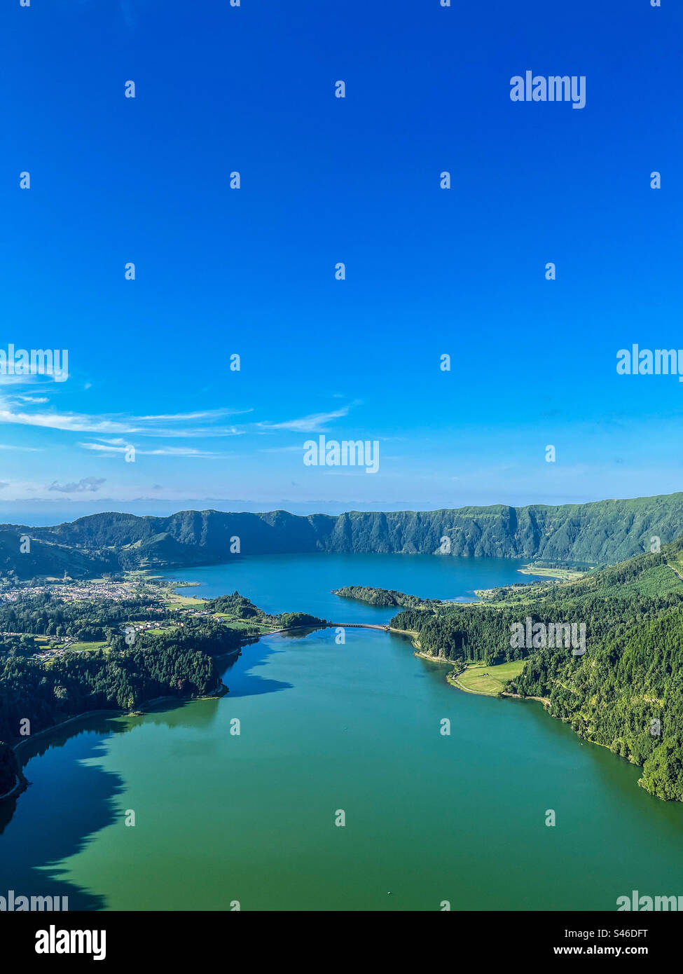 Lagoa Azul da Miradouro da Vista do Rei in Azzorre, Portogallo Foto Stock