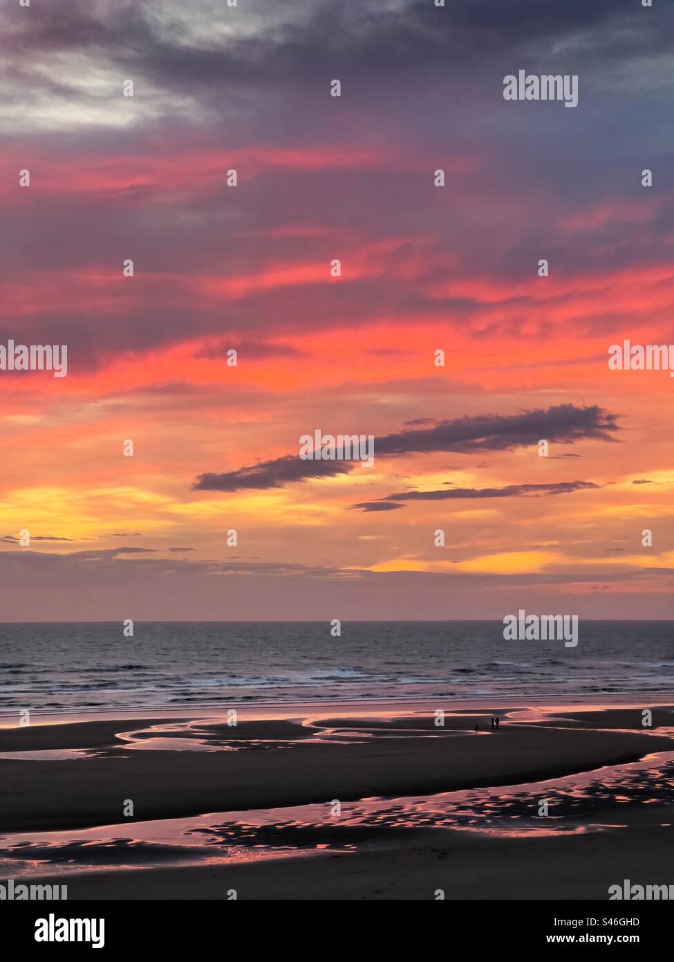 Tramonto sulla spiaggia nord di Blackpool in una sera d'estate Foto Stock