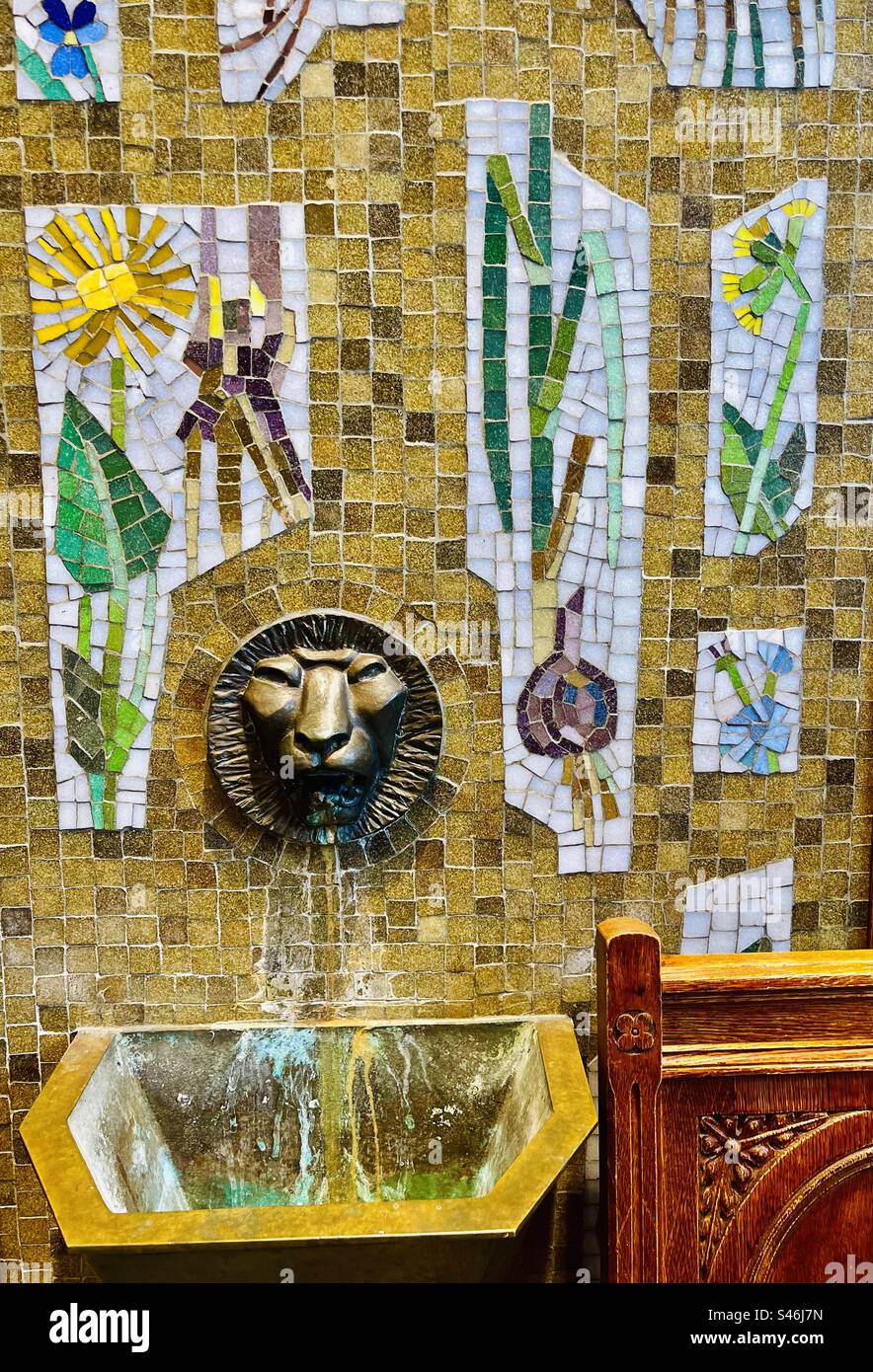 Bellissime decorazioni murali nella vecchia farmacia Apoteket Lejonet a Malmö, Svezia. Foto Stock