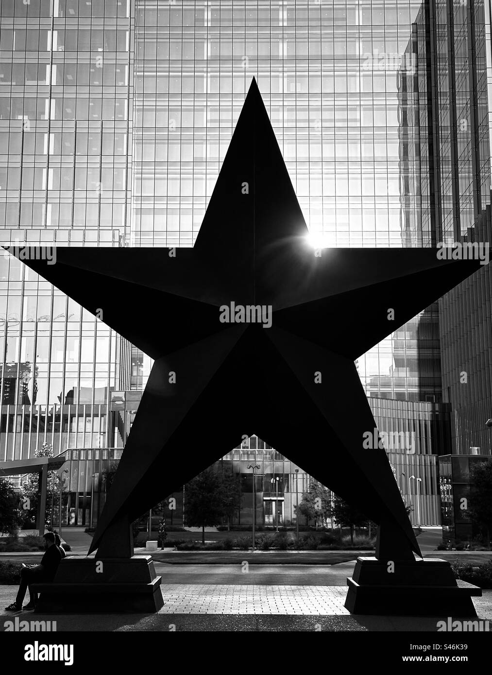 Scultura Lone Star of Texas all'esterno del Bullock History Museum di Austin, Texas. - Immagine stock catturata con smartphone