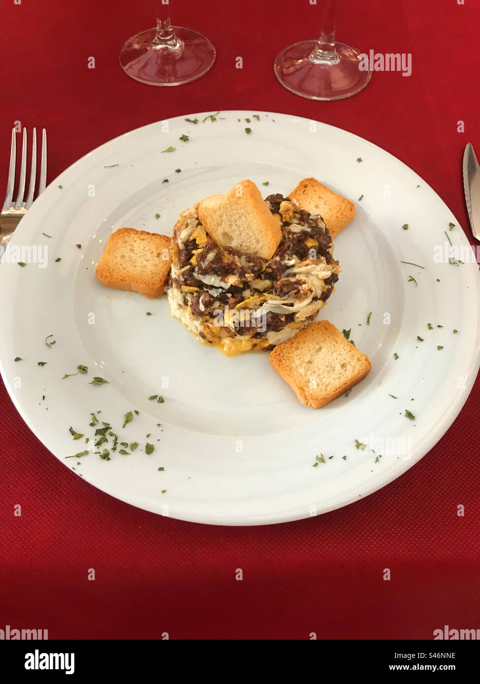 Uova strapazzate con budino nero. Spagna - Immagine stock catturata con smartphone