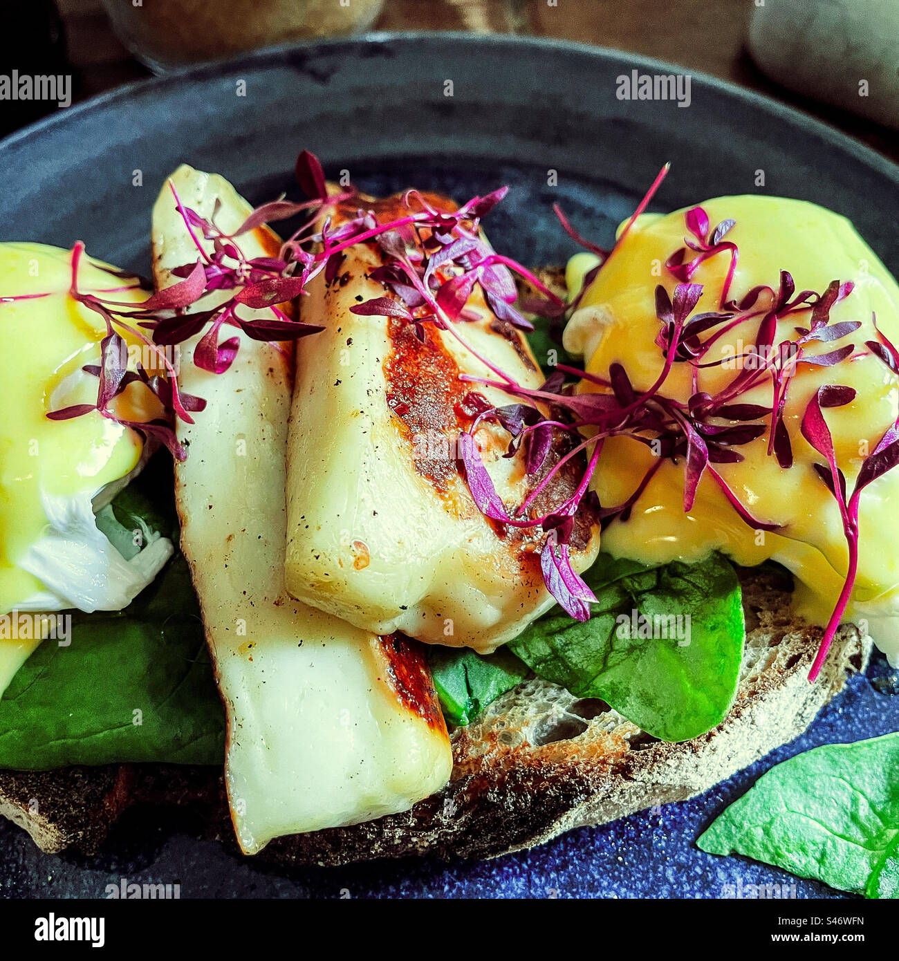 Brunch halloumi - Immagine stock catturata con smartphone