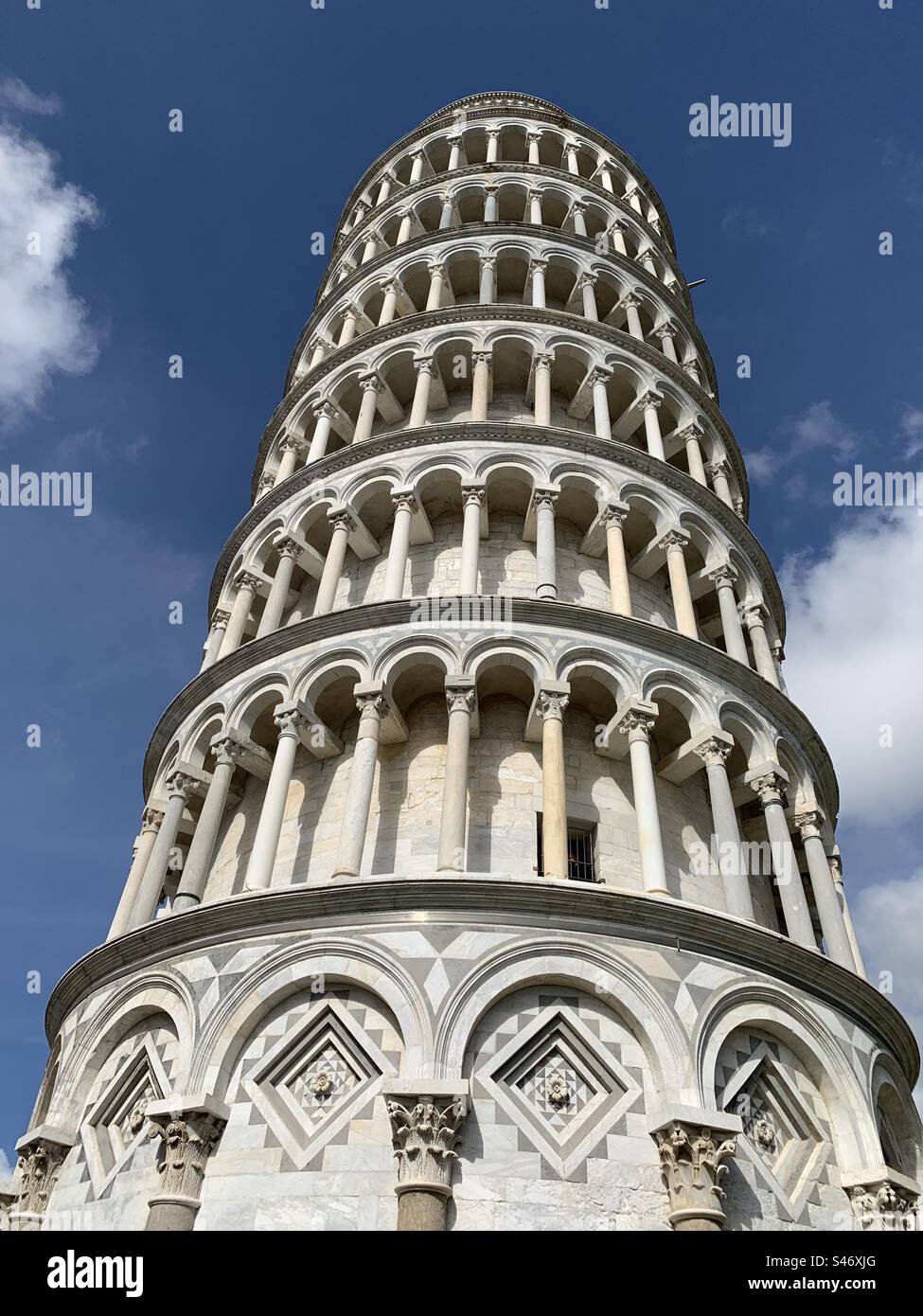 Torre pendente di Pisa, Italia, primo pomeriggio di primavera - Immagine stock catturata con smartphone
