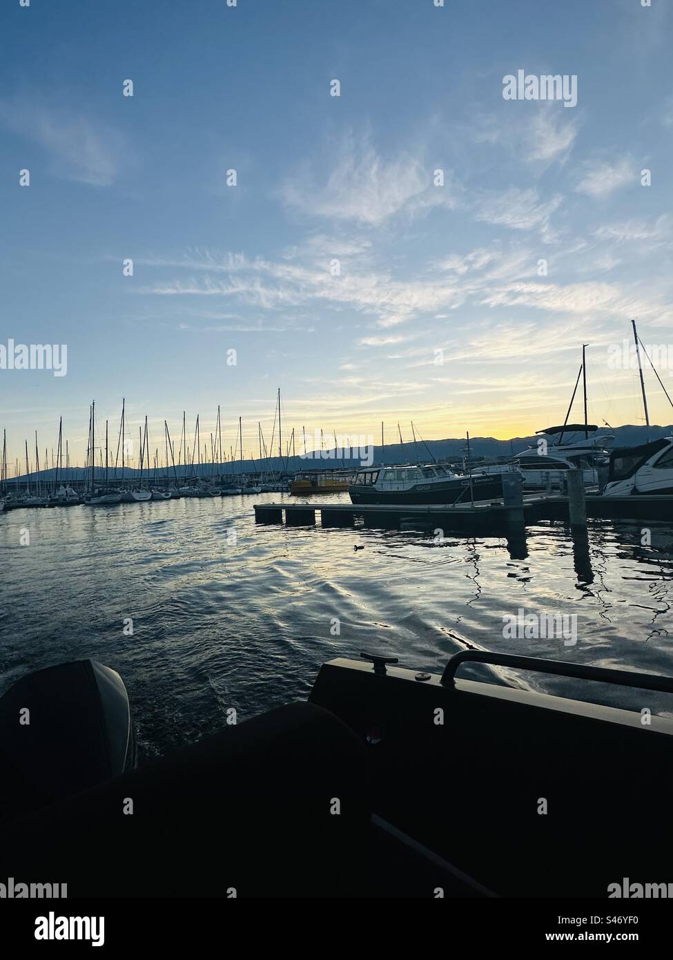 Un porto al tramonto in Svizzera Foto Stock