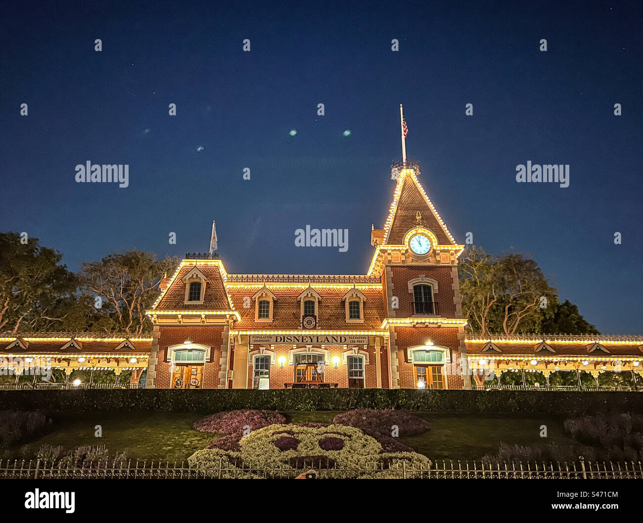 Deposito dei treni a Disneyland - Immagine stock catturata con smartphone