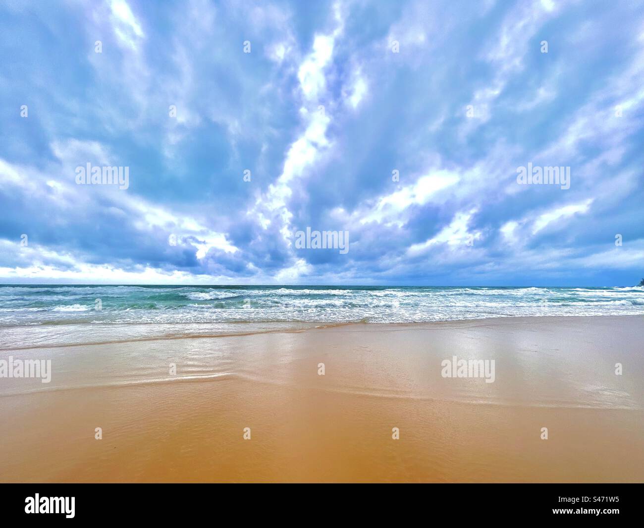 Bella spiaggia all'orizzonte AMR Wozko Foto Stock