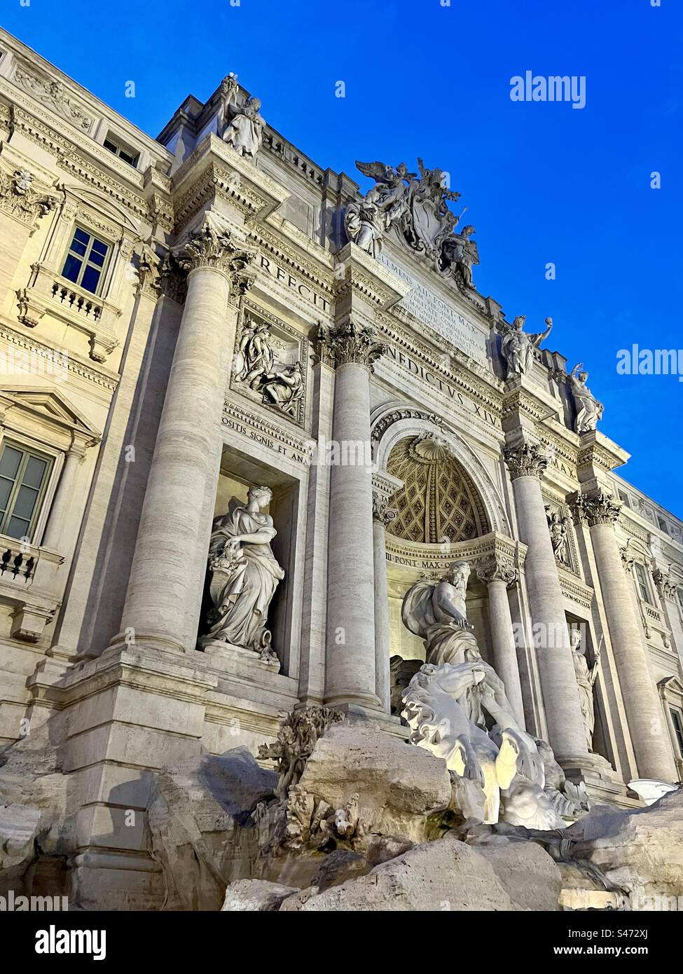 Serata alla Fontana di Trevi, Roma Foto Stock