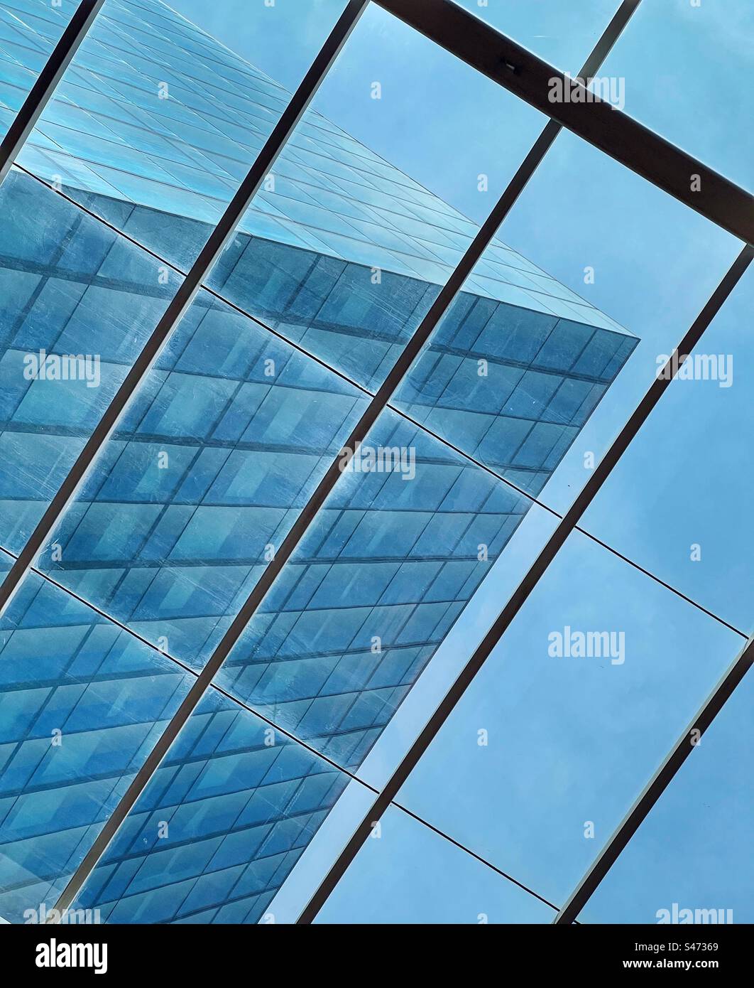 Linee grafiche e architettura moderna Foto Stock