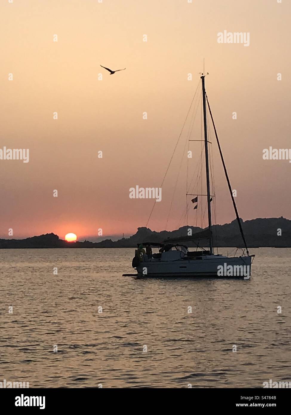 Navigazione nell'arcipelago della Maddalena, Sardegna - Immagine stock catturata con smartphone