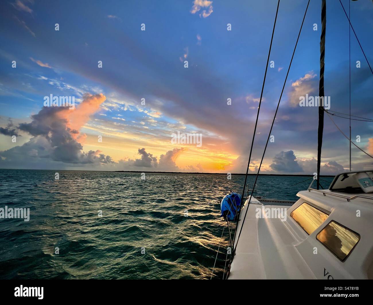 Catamarano a vela e tramonto - Immagine stock catturata con smartphone