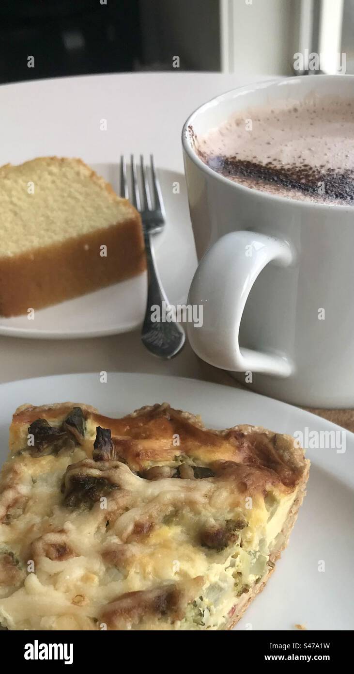 Cibo e bevande al Café - Immagine stock catturata con smartphone