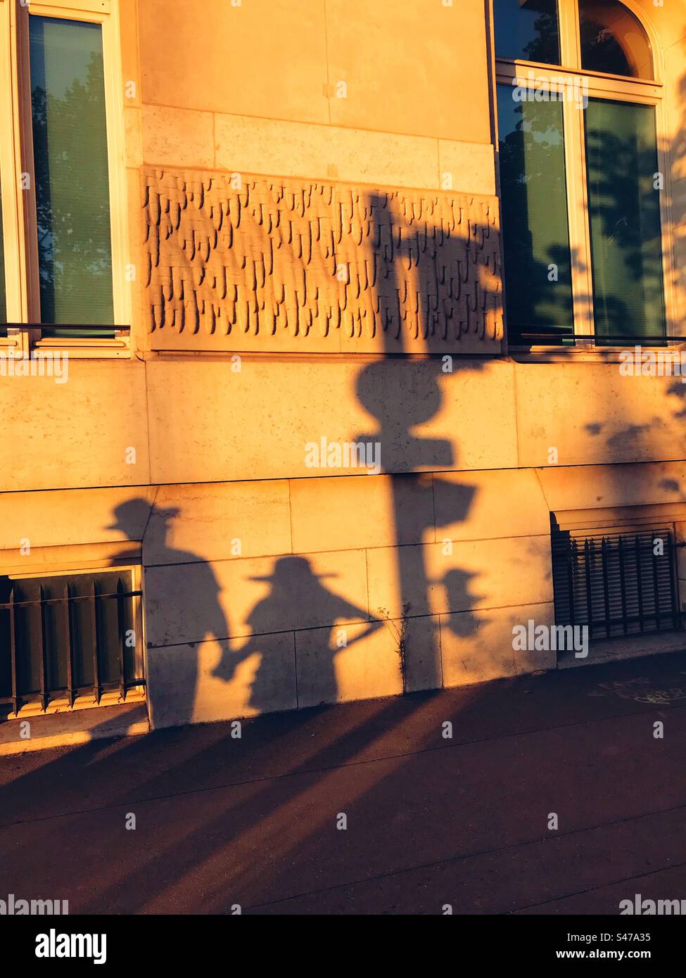 Ombre per le strade di Parigi Foto Stock