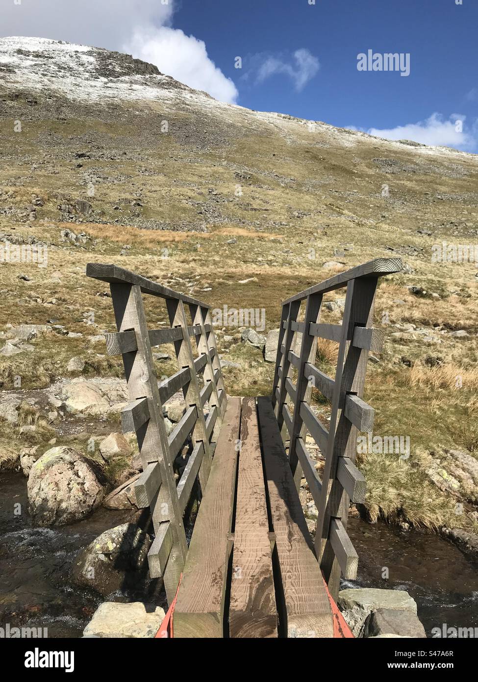 Bridge over Stream, Lake District - Immagine stock catturata con smartphone