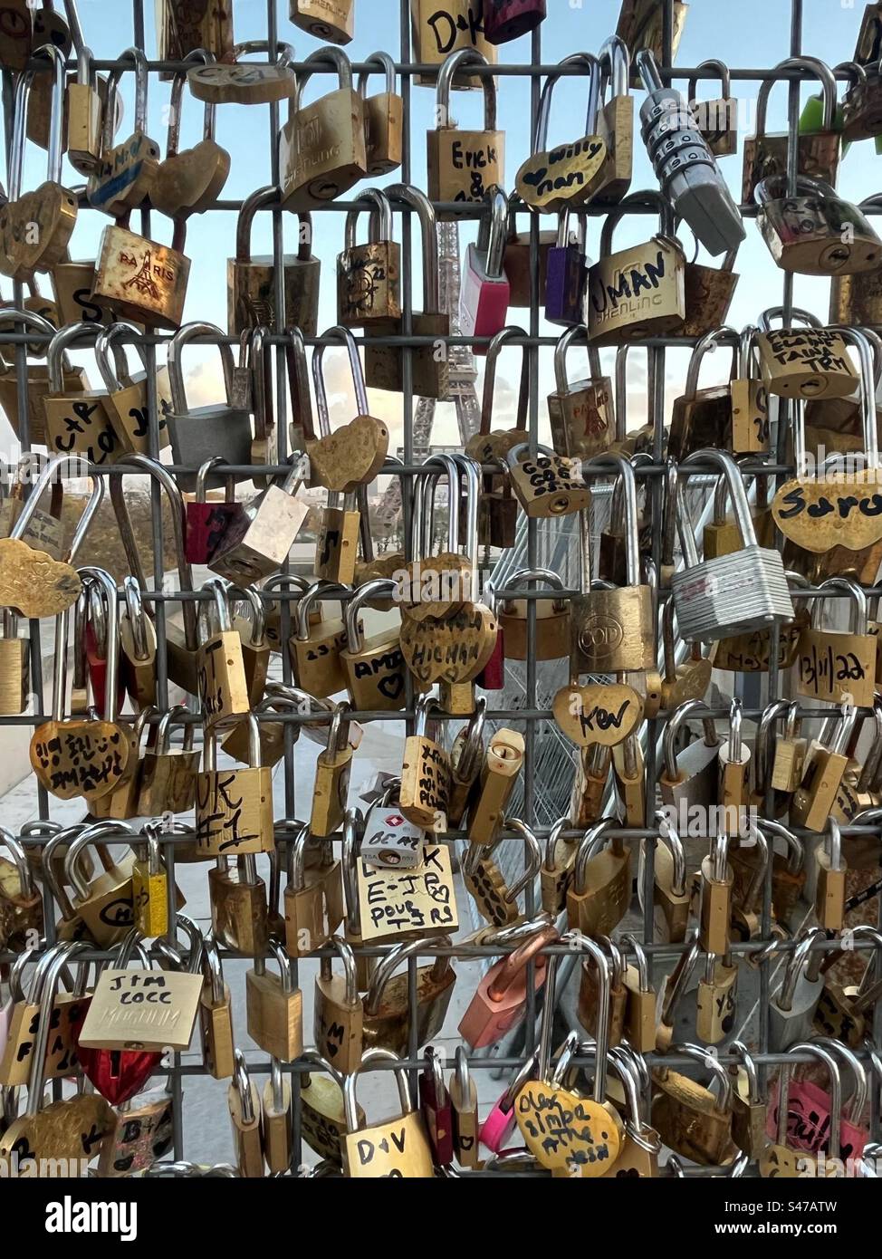 Lucchetti d'amore - Parigi. Foto Stock