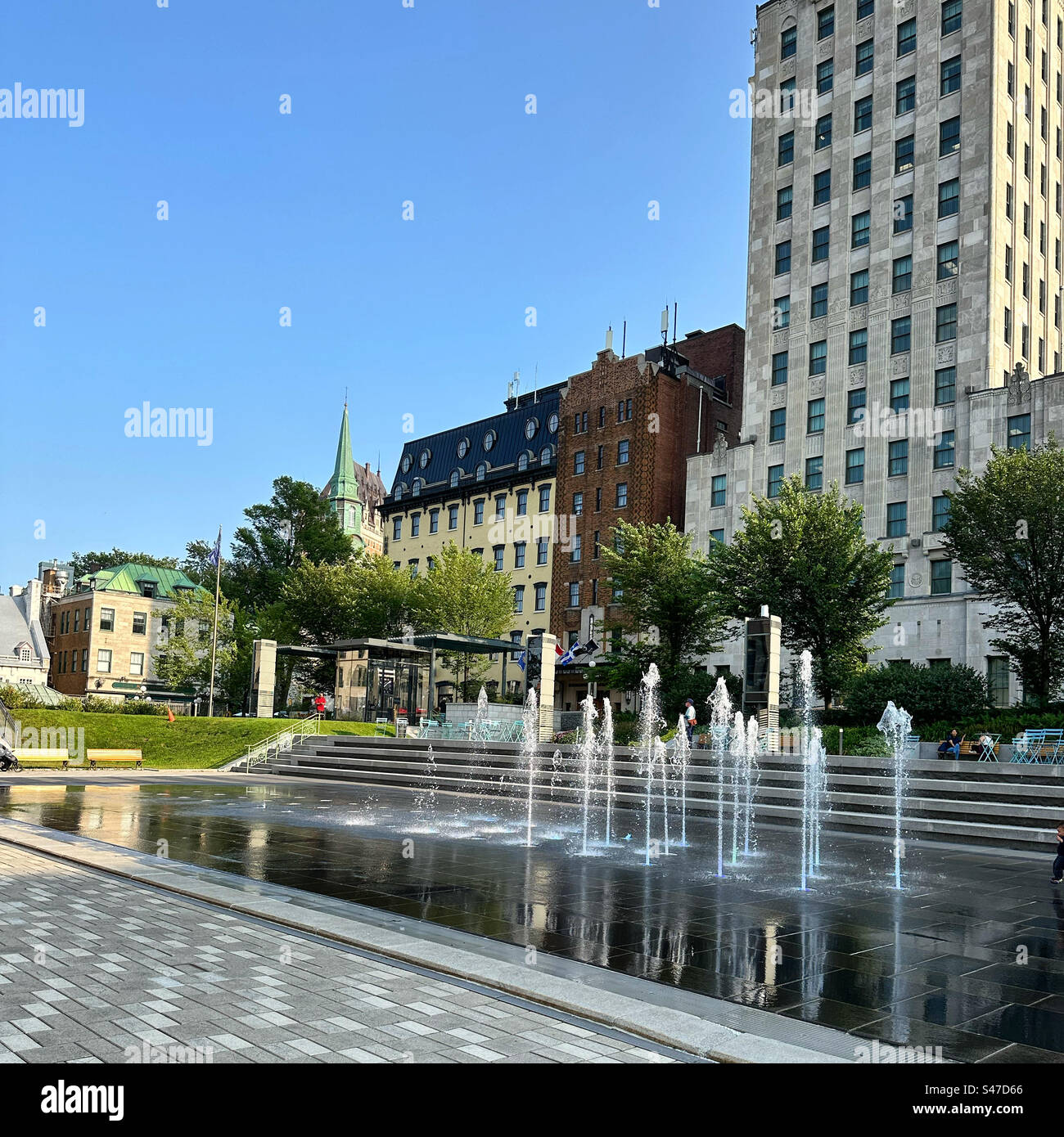Settembre 2023, Fontane, Hotel de Ville, Municipio, quartiere storico di Old Quebec, Quebec City, Quebec, Canada - Immagine stock catturata con smartphone