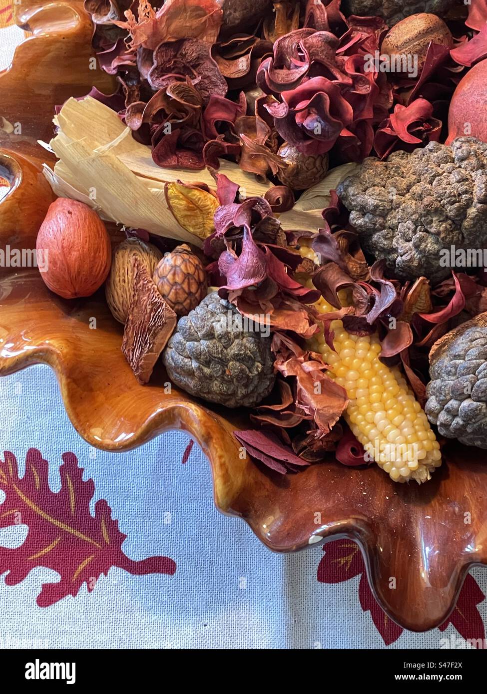 Decorazioni autunnali stagionali all'interno di una casa nello Utah, USA, per aggiungere dettagli agli interni della casa. Foto Stock